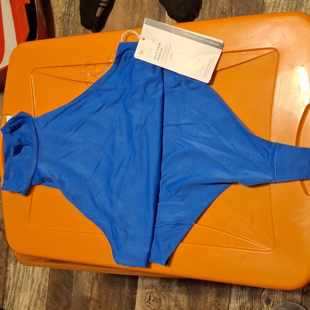 Nulu Mock-Neck Sleeveless Bodysuit SIZE MED.